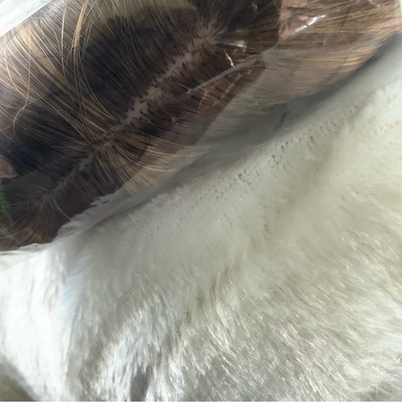 NIB Dark Blonde Ash Brown Highlights Wavy Wig Bangs Short Bob Cute Realistic - Picture 11 of 12